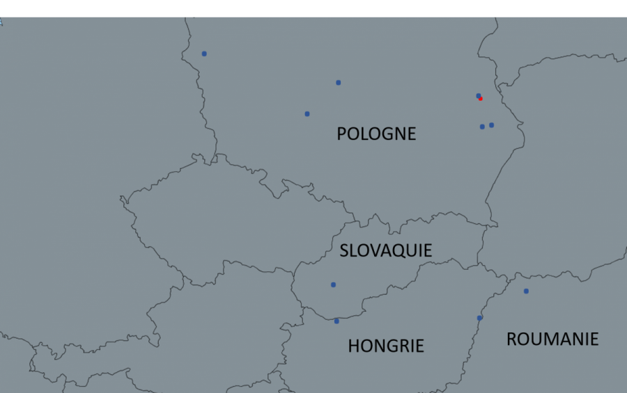 Foyers domestiques (points bleus) et cas faune sauvage (point rouge) d’IAHP H5 confirmés en Hongrie (n=2), en Roumanie (n=1), en Slovaquie (n=1) et en Pologne (n=11 dont cinq points superposés dans le même village à l’est du pays) du 01/12/2019 au 15/01/2020 (source : Commission européenne ADNS au 15/01/2020).